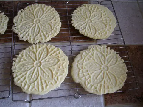 pizzelle (cooling)
